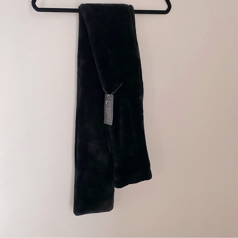 Black Faux Fur Pocket Scarf